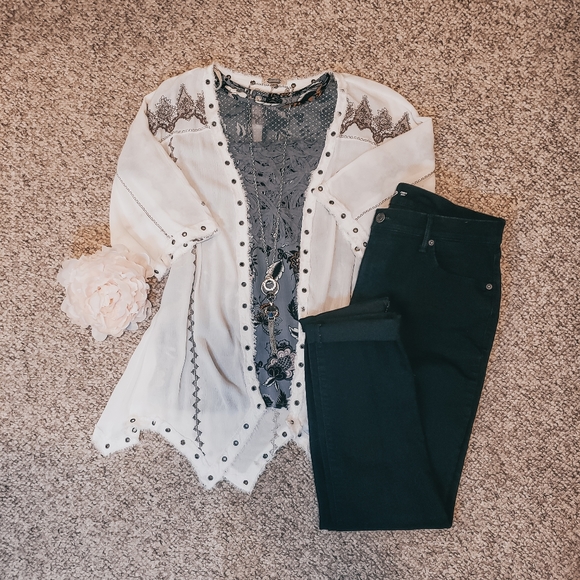 gimmicks by BKE Sweaters - Gimmicks by BKE Women's Embroidered Cardigan Cream